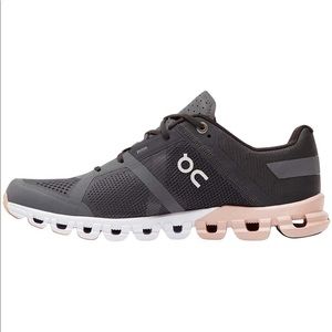 On Cloudflow women’s sneakers in rock/rose color